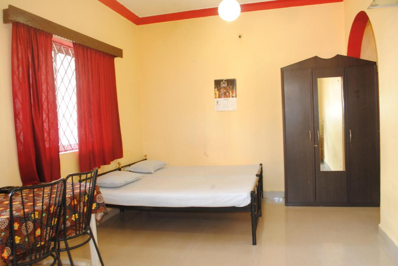 Joe And Marietta'S Guesthouse Calangute Buitenkant foto
