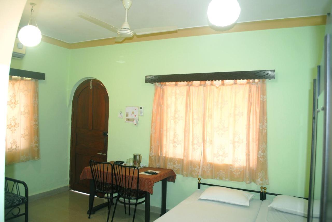 Joe And Marietta'S Guesthouse Calangute Buitenkant foto