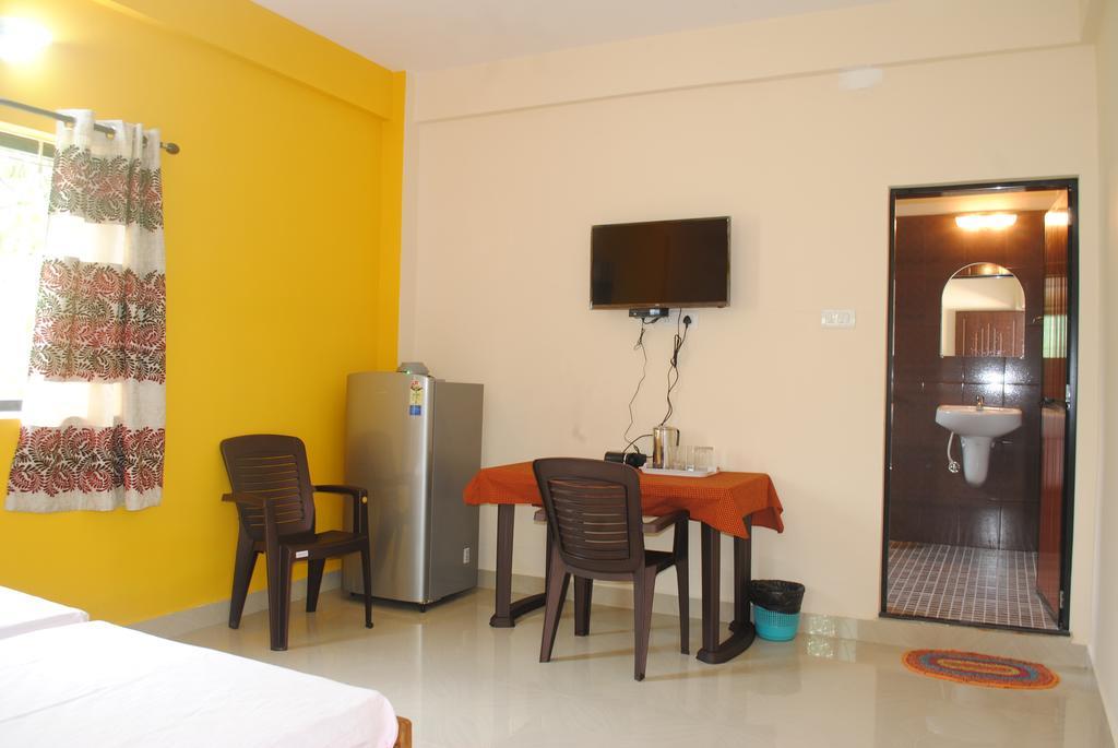 Joe And Marietta'S Guesthouse Calangute Buitenkant foto