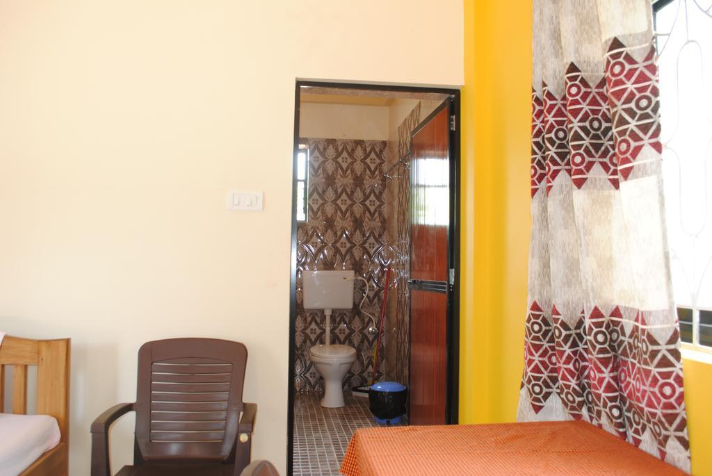 Joe And Marietta'S Guesthouse Calangute Buitenkant foto