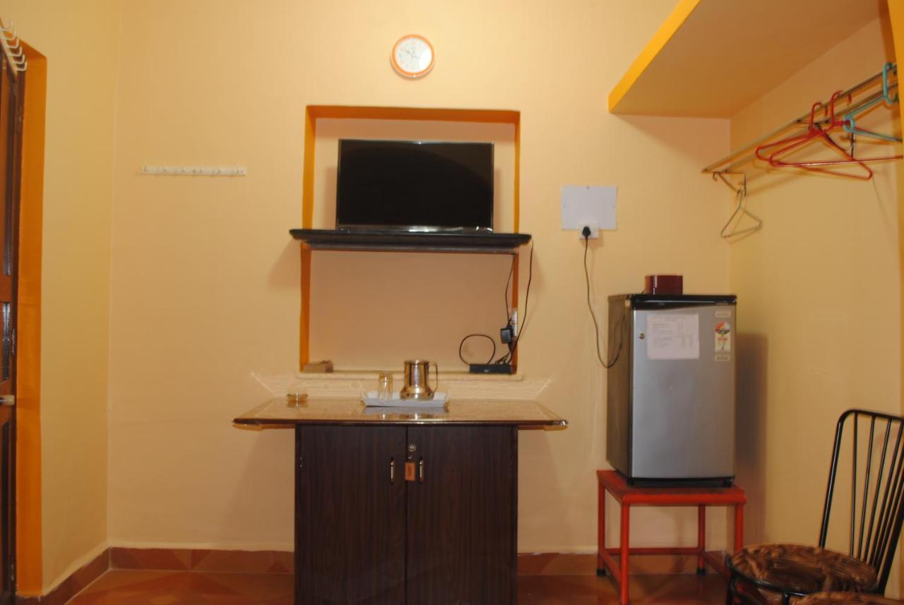 Joe And Marietta'S Guesthouse Calangute Buitenkant foto